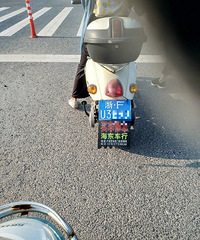 ������ͷһ��ƿ����������һ�������ƣ���ɵ·�ˣ�