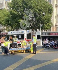 ͻ�����������һ��̫������ǰ��ײ�ɣ�