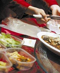 去参加婚礼 饭桌上的剩菜剩饭让婆婆不打包是我错了吗?