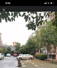 小区的地面车位全部挖开装上了地锁 只是因为开发商想要卖钱