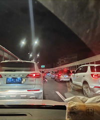 ������·�϶���2�쳵 �ؼҳԳԺȺ��ؿ���