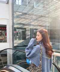 ε��ɫë�°�ɫ����ȹ��ķǳ���Ů ����ÿ�