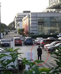 ���Լݡ����ԴӼ��˿����𻪣�С����Ϊ�ⱻץ�ˣ�