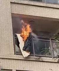 �ƶ���Ԣ�����Ҷ���ͷ�������