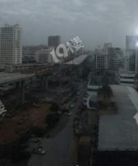 ����ζ�ˣ��߼ܳ������֣���������ǰ��һ����