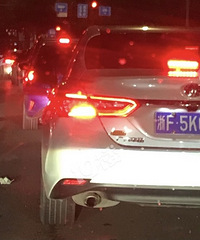 ��λ˾������������ڻ��Ǳ�·���ˣ�