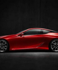 �׿���˹��һ�ߺ���Ʒ�ƻ��ж�Զ