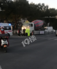 ���賵ͣ��ʮ��·�ڣ�˾��ͻȻ�Ͳ�����