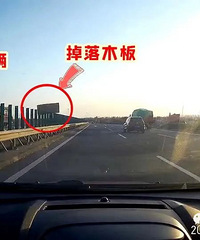 ����������Ż����ϰ�·�ϵ�Ů˾����