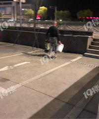 ����ռ��λ���ؼ�ͣ��զ����ô����