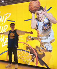 ����������С�� �Ҹ����ѹ�������Ů��