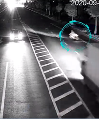 С����Ħ�г�����·�������� ��һ�뱻ײ�ɣ�