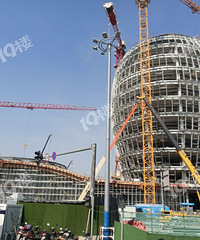 ��վ�ġ�С�޵����ᶥ�ˣ��Ǹ��칫¥��