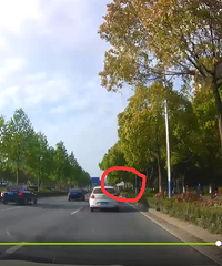 ����;��ͻȻƮ��һ�����ϴ� ���ʲ������˶��еģ�