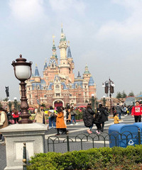 ��ʿ���˱��࣡һֱ���Ŷӵ�·�ϣ�