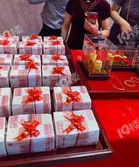 我5.3开婚车遇上有钱人结婚 结局大跌眼镜!头车才给200!