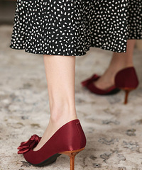 ������ǿ���Ƽ���˫���ɫ�Ķ���߸�Ь