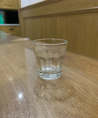 实体店买的洋酒杯 很有格调和质感宜家买的子弹杯 颜值很高!