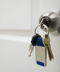 ���С����ס Ҫ�����ż���Կ������������ֱ�ӿ��Ž���