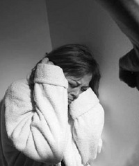 老母亲离婚后和姘头天天吵架 还被他殴打! 无依无靠 无力反抗