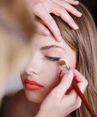 Ҫ�������뻯ױʦ��û��������е㲻���� ˵�Լ����ữױ