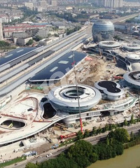 ���˻�վ�Ϲ㳡���ﲻͣ����