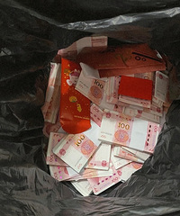 ����˵������̫��ҡ ���һ��ɺ�ɫ������ȥ��Ǯ