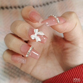 ���ɫ���׾�����