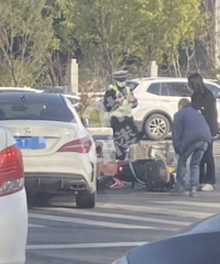 ����С�����תײ�˴��塭