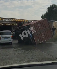 ���Ŷ������޸��ֱ�ײ���ˣ�