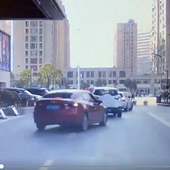 ��ɫ���Դ���ڲ�ӣ�