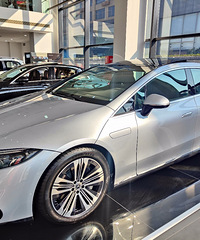 ���˵�һ��EQSչ�������ˣ����ڳǱ�·���Ǳ��ۣ�