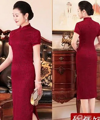 跟妈妈婆婆去挑衣服 嫌弃租一件旗袍1800元 买一件才几千块
