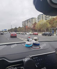 高架下是发生十几车追尾事故么?一下去一长溜的车靠边停着…