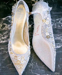 ��Ь��׼��һ˫��ɫһ˫��ɫ ����˵û��Ҫ