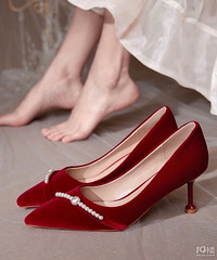 ����һ˫���ÿ��Ļ�Ь�������ֲݸ����