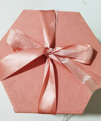 ��ɫ������ͦ��һ�� �к�ƺ��滨��ţ�����ɿ�������