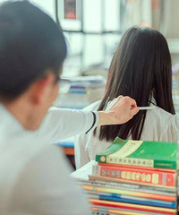 ��˵��ѧ̸������Ů���ǲ��ǽ����綥�� Сѧ���и��ж���