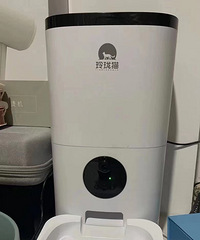 家里养了只猫咪 没人照顾她 这款玲珑猫自动投食机很好用