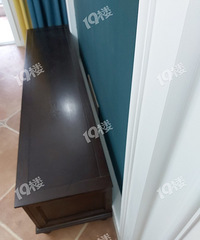 电视柜跟电视墙之间留了十公分空档!这样设计正常吗?