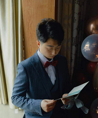 ����һ����Ƭ����ʽ�ϵ����� ���˲�˧ ����Ư��Ҳ��һ��