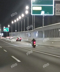 [����]Ħ�г��Ͽ���·����ץ��ץ�����ֿ���һ����