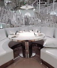 ��ɫ�Ͱ�ɫ������װ�޷�� ���մ�һ����