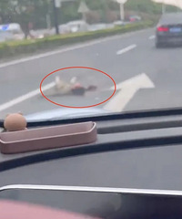 �����κ����ϲ��ҳ������³���ͷײ�ã���ײŮ��ͷ�����ش���