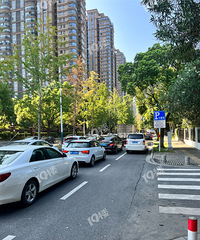 ����Ϊɶ����·��ô�£���С�����ų����ˡ�