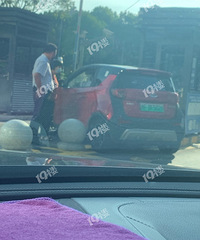 �Ͱ��Ͱ���������С���ӣ���Ϊ�Լ����ԴӶ����д���