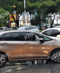 ��Ϫ·ĳ�����ſ�ײ���ˣ���ײ����T����