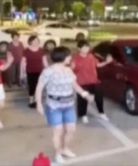 ���˹㳡������Ǻ�ӳ�»�԰С��ҵ���ľ��ף�����1818�ˣ�