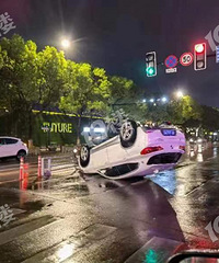 ɶ���������һ������ҹ���Ľų��족����·���롭