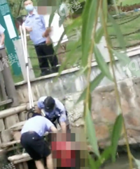 �ŹŰ������캣��ĳ���﷢��һ��ʬ�壬�����ϰ�ʱ��ȫ����Ӳ...